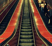 Prahos metro eskalatorius.