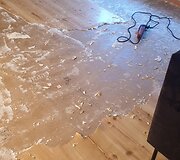Airidai su vyru teko padirbėti, kol pa&scaron;alino seną linoleumą