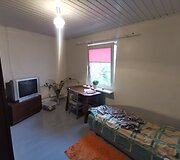 Kambarys prie&scaron; ir po atnaujinimo