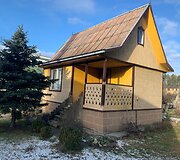 Irena kartu su vyru atnaujino sodo namelį