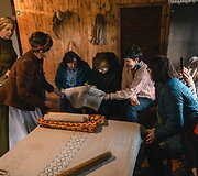 &bdquo;Kelias į marčias: i&scaron;verptas, i&scaron;austas, i&scaron;svajotas&ldquo; &ndash; tai pavadinta memorialiniame M.Katkaus muziejuje rengiama edukacija.