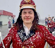 Loretos dukra per gegužės 17 d. paradą. &Scaron;i nuotrauka laimėjo konkursą, kaip labiausiai atspindinti gegužės 17 d.(Norvegijos konstitucijos dienos &scaron;ventimą) &scaron;iaurės Norvegijoje. 