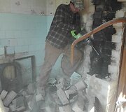 Naujosios Akmenės rajone pora atnaujina namus: vonia prie&scaron; remontą
