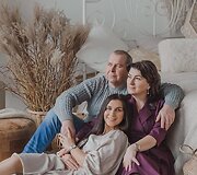 Akvilė Arlauskas-Matthews kartu su tėveliais