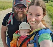 Ieva ir Justas Bikeliai kartu su metukų dukryte pėsčiomis įveikė 200 km