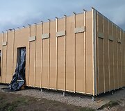 Renaldas savo rankomis stato modulinį namelį