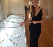 Juvelyrė Ernesta Statkutė ir jos papuo&scaron;alai juvelyrikos darbų pristatyme Artistar Jewels 2018