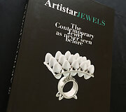 Juvelyrė Ernesta Statkutė ir jos papuo&scaron;alai juvelyrikos darbų pristatyme Artistar Jewels 2018