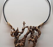 Juvelyrė Ernesta Statkutė ir jos papuo&scaron;alai juvelyrikos darbų pristatyme Artistar Jewels 2018