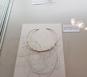 Juvelyrė Ernesta Statkutė ir jos papuo&scaron;alai juvelyrikos darbų pristatyme Artistar Jewels 2018