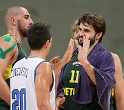 Lietuvos krep&scaron;inio rinktinė kovoja su Italijos komanda: Linas Kleiza ir Andrea Cinciarini 