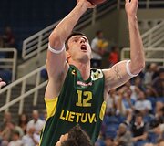 Lietuvos krep&scaron;inio rinktinė kovoja su Italijos komanda: K&scaron;i&scaron;tofas Lavrinovičius