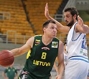 Lietuvos krep&scaron;inio rinktinė kovoja su Italijos komanda: Jonas Mačiulis