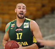 Lietuvos krep&scaron;inio rinktinė kovoja su Italijos komanda: Jonas Valančiūnas