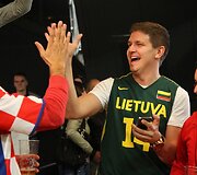 Lietuvos rinktinės sirgaliai prie&scaron; Europos krep&scaron;inio čempionato finalą