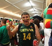 Lietuvos rinktinės sirgaliai prie&scaron; Europos krep&scaron;inio čempionato finalą