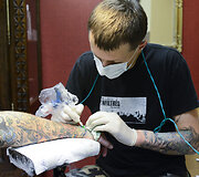 Broliai Normundas ir Nauris Maciai susitiko su &Scaron;arūno Marčiulioniu ir dabar turi tatuiruotes su jo para&scaron;u