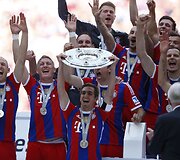 Miuncheno &bdquo;Bayern&ldquo; klubo žaidėjai ir treneriai  &scaron;venčia pergalę Bundeslygos čempionate