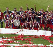 Miuncheno &bdquo;Bayern&ldquo; klubo žaidėjai ir treneriai  &scaron;venčia pergalę Bundeslygos čempionate