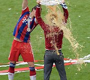 Miuncheno &bdquo;Bayern&ldquo; klubo žaidėjai ir treneriai  &scaron;venčia pergalę Bundeslygos čempionate
