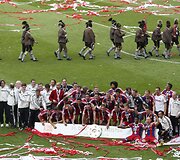 Miuncheno &bdquo;Bayern&ldquo; klubo žaidėjai ir treneriai  &scaron;venčia pergalę Bundeslygos čempionate