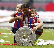 Miuncheno &bdquo;Bayern&ldquo; klubo žaidėjai ir treneriai  &scaron;venčia pergalę Bundeslygos čempionate