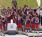 Miuncheno &bdquo;Bayern&ldquo; klubo žaidėjai ir treneriai  &scaron;venčia pergalę Bundeslygos čempionate