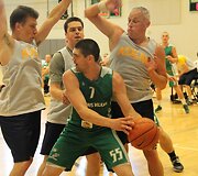  Niujorko &bdquo;Geležinio vilko&ldquo; kra&scaron;to puolėjas Gilvydas Biruta (Nr. 7) K. Donelaičio lituanistinės mokyklos gynėjų apsuptyje
