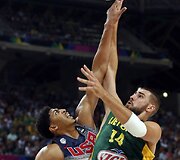Jonas Valančiūnas ir Anthony Davisas