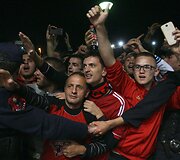 Albanijos futbolo rinktinę sirgaliai pasitinka kaip nugalėtojus