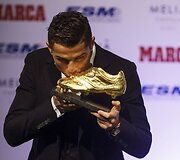 Cristiano Ronaldo įteiktas &bdquo;Auksinio batelio&ldquo; prizas