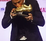 Cristiano Ronaldo įteiktas &bdquo;Auksinio batelio&ldquo; prizas