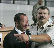 Valentinas Mizgaitis ir Imtynių federacijos prezidentas Andrejus Gribojedovas 2005 metais