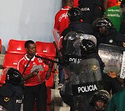 Per Afrikos futbolo čempionato pusfinalį Pusiaujo Gvinėjos sirgaliai stadione sukėlė riau&scaron;es