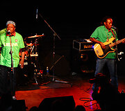  &bdquo;The Refugee All Stars&ldquo; koncerto akimirka 