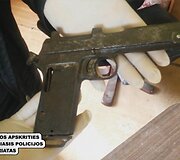 Skaudalių kaimo gyventojo namuose rasti ginklai