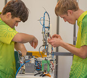 Profesinio meistri&scaron;kumo konkursas &bdquo;EuroSkills&ldquo; / Lukas Bieliauskas ir Dmitrij Novikov / G.Dervinio archyvo nuotr.