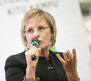 &Scaron;iuolaikinių lietuvių autorių dienos / Rūta Vanagaitė rekomenduoja: kremas sielai &bdquo;Ne bobų vasaros spinduliai&ldquo; (SPF 40) / Renginio org. nuotr.