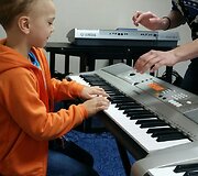 Yamaha muzikos mokyklos nuotrauka.