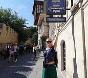 Aistė Borjas Azerbaidžane. Čia filmuota garsi sovietinės komedijos &bdquo;Briliantinė ranka&ldquo; scena