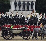 Elizabeth II gimtadienio paradas