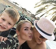 Natalija Bunkė su sūnumi Kristupu ir Nijolė Pareigytė-Rukaitienė