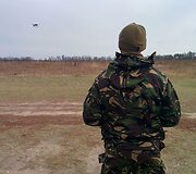 Valdyti bepiločius lėktuvus kariai mokosi Kijevo pakra&scaron;tyje.