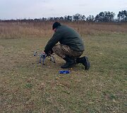 Valdyti bepiločius lėktuvus kariai mokosi Kijevo pakra&scaron;tyje.