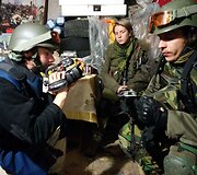 &bdquo;Pravyj Serktor&ldquo; medikų bazė Peskuose. Jana &ndash; per vidurį, kairėje &ndash; 15min.lt fotografas Vidmantas Balkūnas.