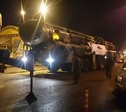 Rusų raketinės sistemos &bdquo;Topol-M&ldquo;, kurios ne&scaron;a atominę galvutę.