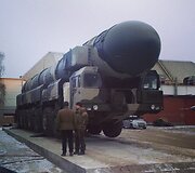 Rusų raketinės sistemos &bdquo;Topol-M&ldquo;, kurios ne&scaron;a atominę galvutę.