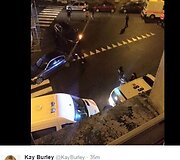 Belgijos pareigūnai &scaron;alia tos vietos, kur buvo surengta antiteroristinė operacija.