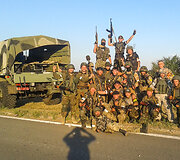 &bdquo;Tornadai&ldquo; i&scaron; prie&scaron;ų atėmė patranką ir užra&scaron;ė ant vamzdžio Batios dukros vardą