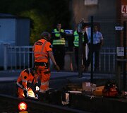 Prancūzijoje traukinys pervažiavo automobilį